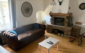 Les clapiers appartement avec jacuzzi et rivière.